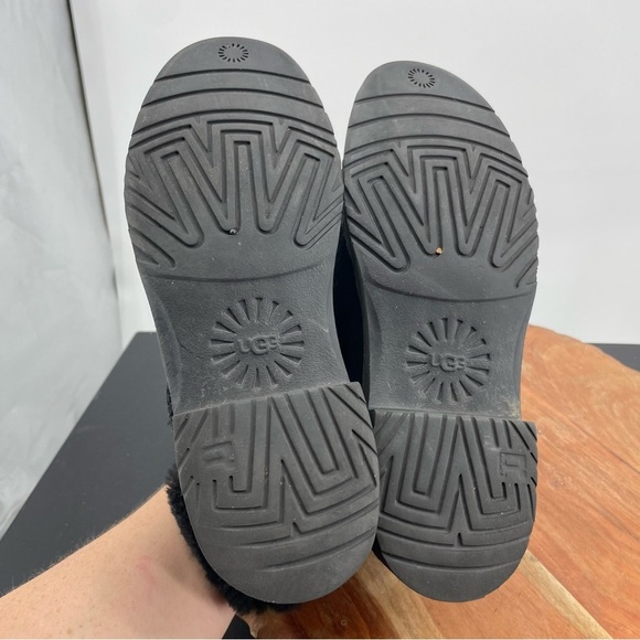 UGG McKay Boots Black suede Ankle Bootie 1012358 Sz 6.5 - Picture 7 of 7